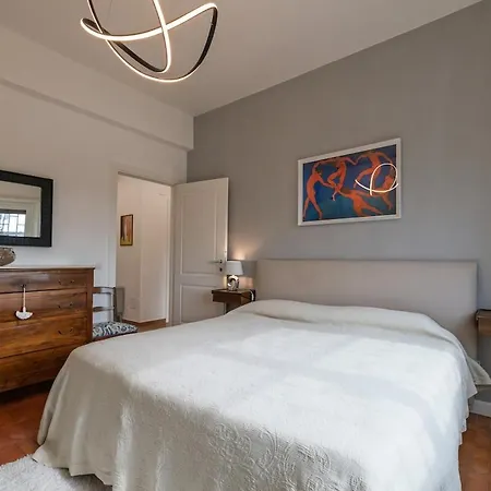 120 Sqm Elegance In With Private Parking *